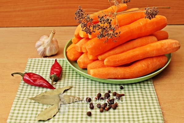 Ингредиенты для моркови, маринованной на зиму без стерилизации