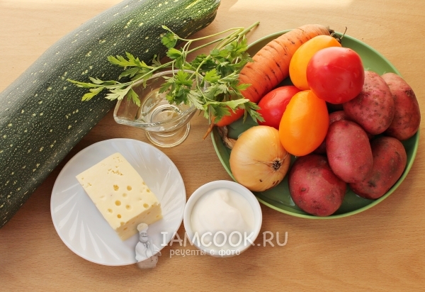 Ингредиенты для кабачков с картошкой и помидорами в духовке
