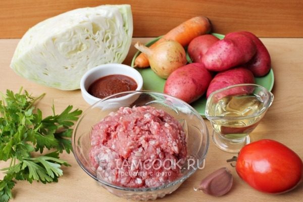 Ингредиенты для тушеной капусты с картошкой и фаршем
