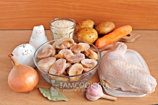 Ингредиенты для куриного супа с шампиньонами