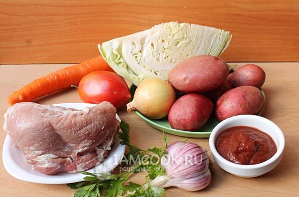 Овощное рагу из капусты, картофеля, моркови и лука