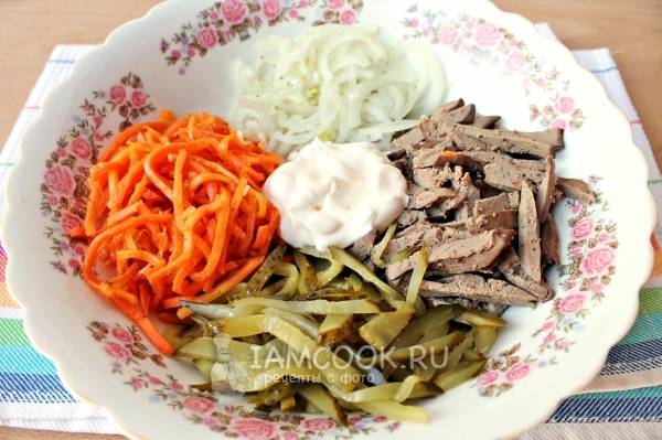 Салат с куриной печенью, луком и морковью — пошаговый рецепт с фото