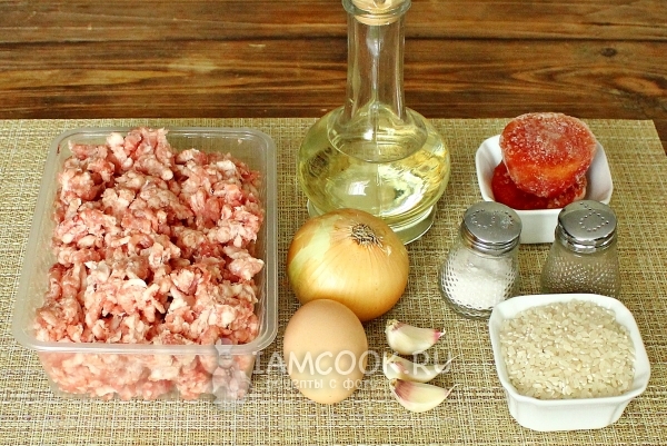 Ингредиенты для тефтелей в томатном соусе в духовке