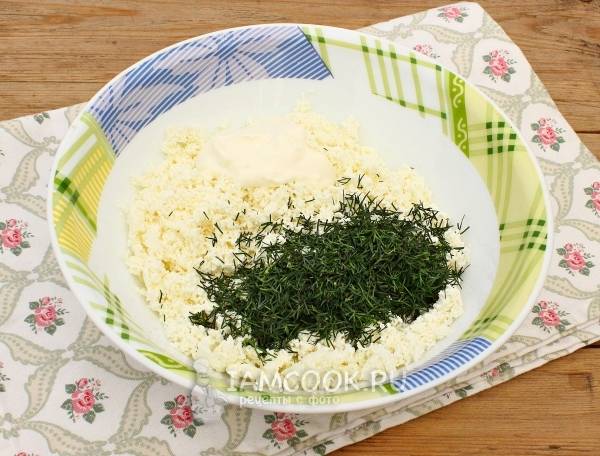 Плавленый сыр из творога с зеленью и чесноком