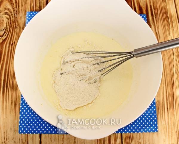 Всыпать муку