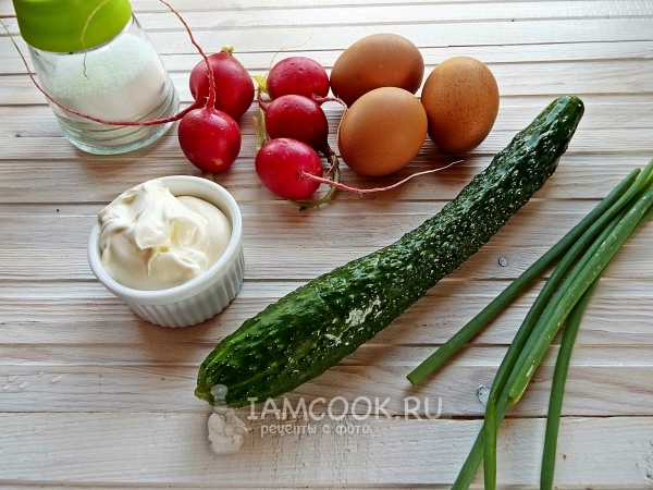 Ингредиенты для салата с редиской, огурцом и яйцом