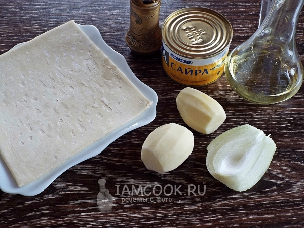 Ингредиенты для пирога с консервированной сайрой и картошкой