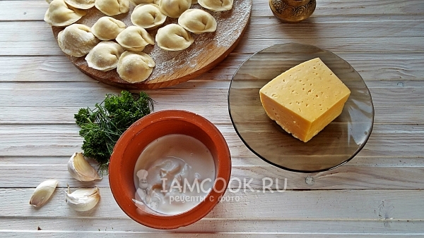 Ингредиенты для пельменей с сыром и сметаной в духовке