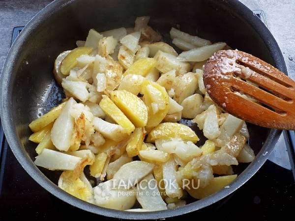 Жареная картошка с замороженными грибами