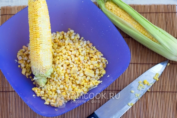 Срезать зерна кукурузы