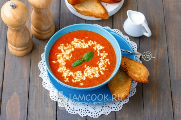 Фото томатного супа-пюре с базиликом