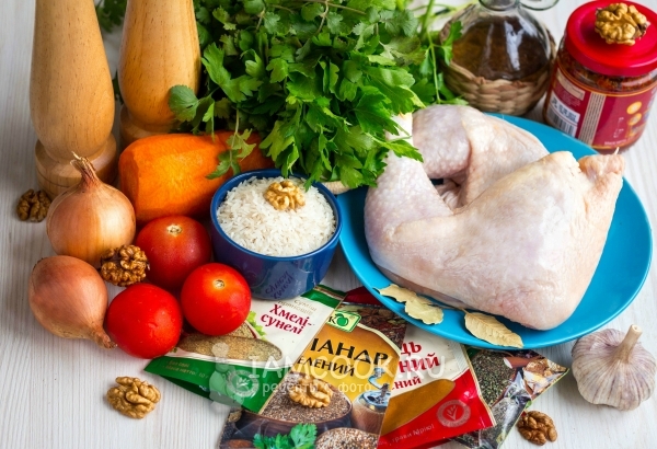 Ингредиенты для вкусного супа «Харчо» с курицей и рисом