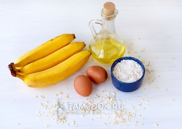 Ингредиенты для оладий из бананов и яиц с овсяной мукой