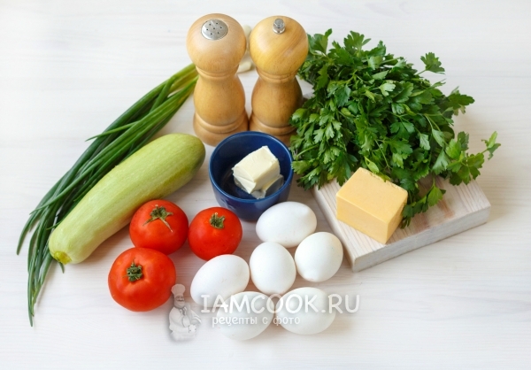 Ингредиенты для омлета с помидорами, кабачками и сыром в духовке