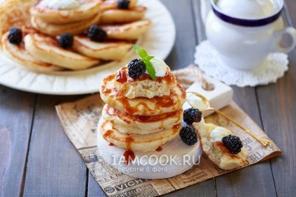 оладушки на воде с яйцами с дрожжами на сковороде пышные рецепт | Дзен