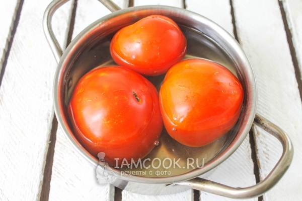 Залить помидоры кипятком