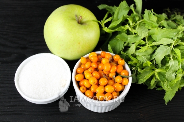 Ингредиенты для компота из облепихи и яблок на зиму