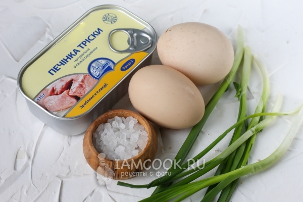 Ингредиенты для салата с печенью трески, яйцом и луком