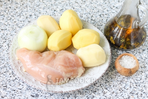 Ингредиенты для жареной картошки с курицей на сковороде