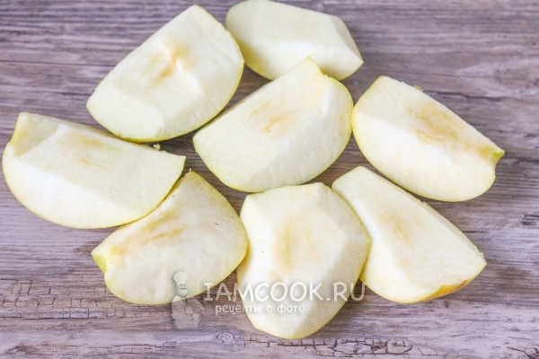 Вырезать семена из яблока
