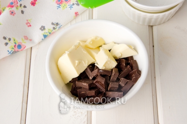 Кусочки сливочного масла и шоколада