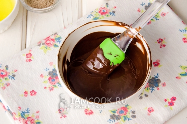 Растопленный чёрный шоколад