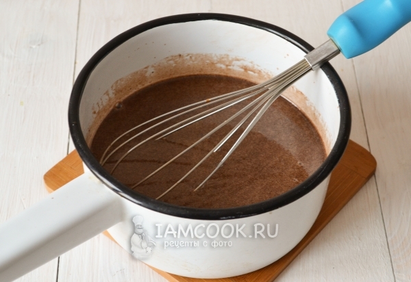 Размешать масляную смесь с какао