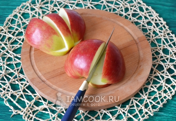 Отрезать бока яблока