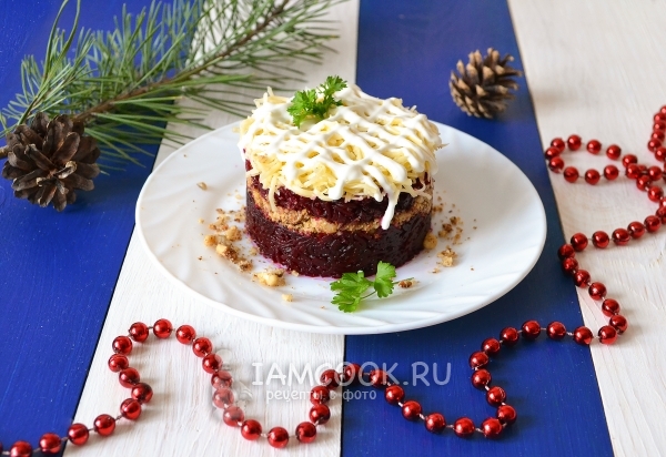 Фото салата со свеклой, грецкими орехами и сыром