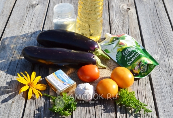 Ингредиенты для конвертиков из баклажанов с помидорами и плавленым сыром