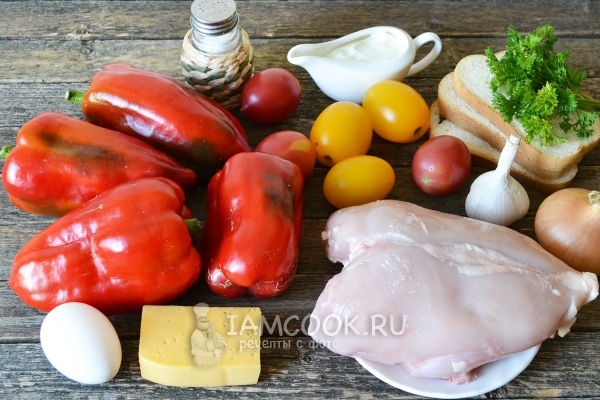 Ингредиенты для перца, фаршированного курицей, в духовке