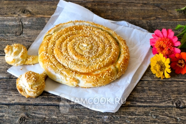 Рецепт пирога «Улитка» из слоеного теста с сыром