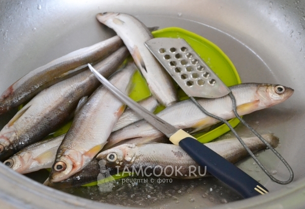 Почистить рыбу