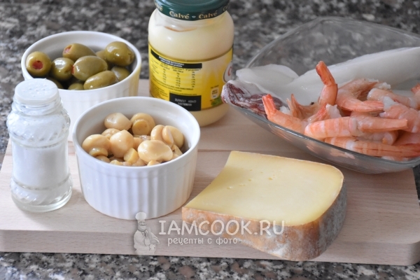 Ингредиенты для салата с морепродуктами и грибами