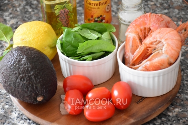 Ингредиенты для овощного салата с авокадо и креветками