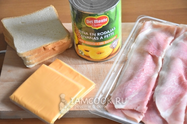 Ингредиенты для бутербродов с ананасом, ветчиной и сыром