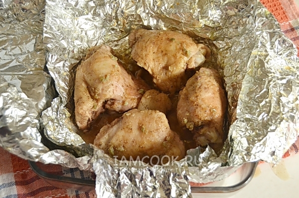 Рецепт куриных бедер в духовке в фольге
