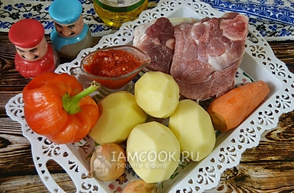 Ингредиенты для тушеной картошки с мясом в горшочке