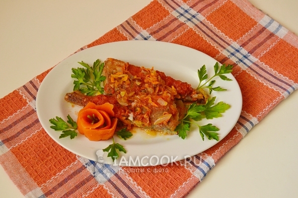Рецепт тушеного хека с морковью и луком