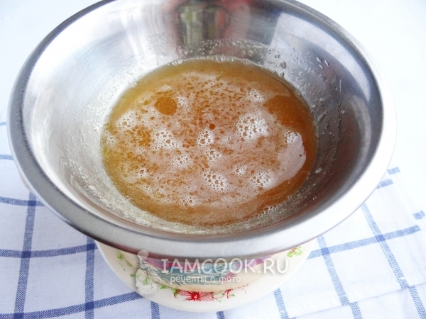 Нагреть мед с желатином