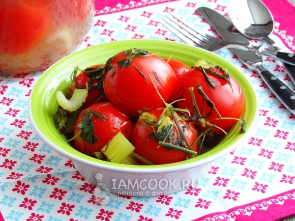 Фото помидоров, квашенных с чесноком и зеленью