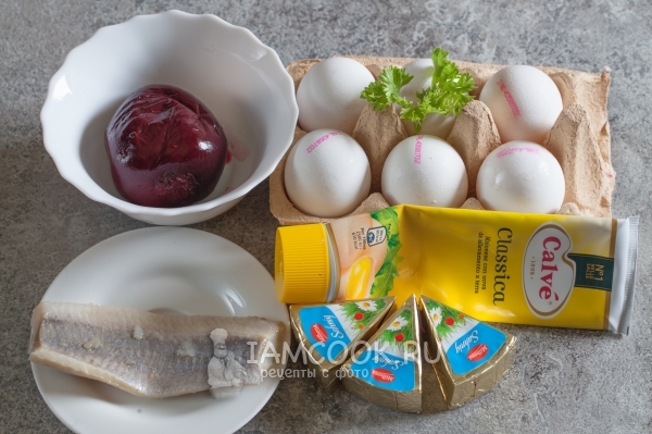 Ингредиенты для яиц, фаршированных сельдью и свеклой