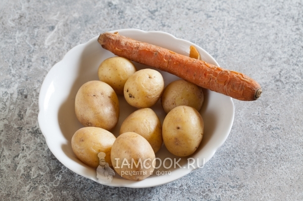 Сварить картофель и морковь