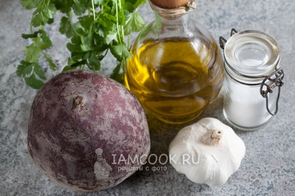 Ингредиенты для салата из сырой свеклы с чесноком