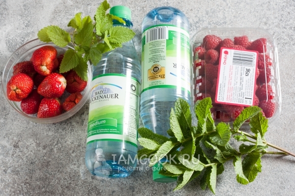 Ингредиенты для ароматизированной воды с ягодным льдом