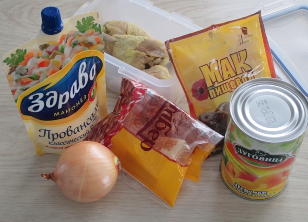 Ингредиенты для салата с курицей, персиками и маком