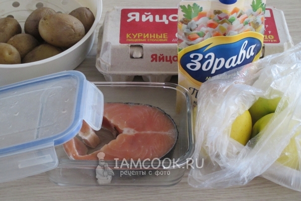 Ингредиенты для простого и вкусного салата с красной рыбой, яйцами и картофелем