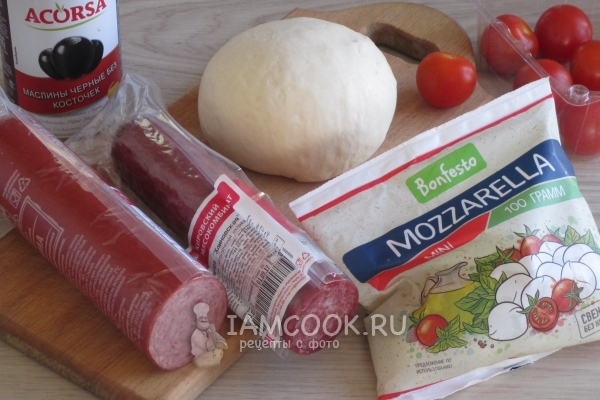 Ингредиенты для пиццы с моцареллой и колбасой