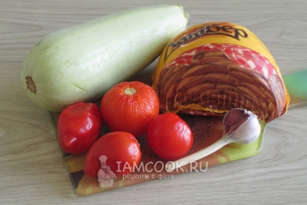 Ингредиенты для кабачков с помидорами и чесноком в духовке
