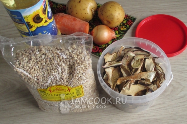 Ингредиенты для грибного супа из сушеных грибов с перловкой